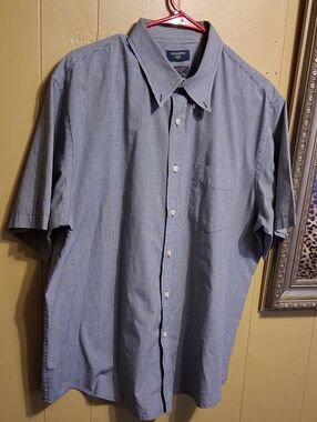 Dockers Men's Blue Short-Sleeve Button Down Shirt with Subtle Stripe